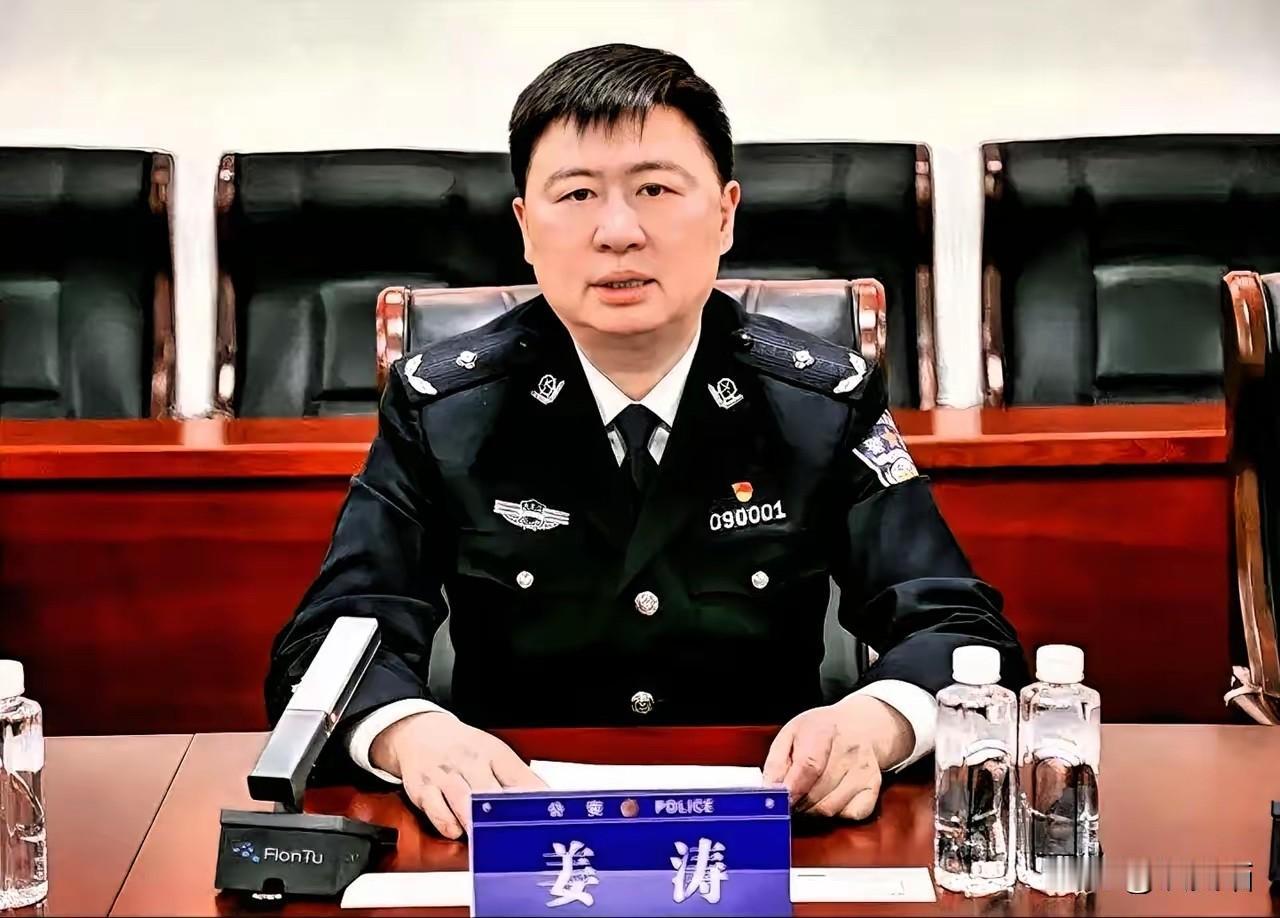 那份拟提拔的名单，成了他仕途上最讽刺的休止符。姜涛从技校工人干到副市长，三十