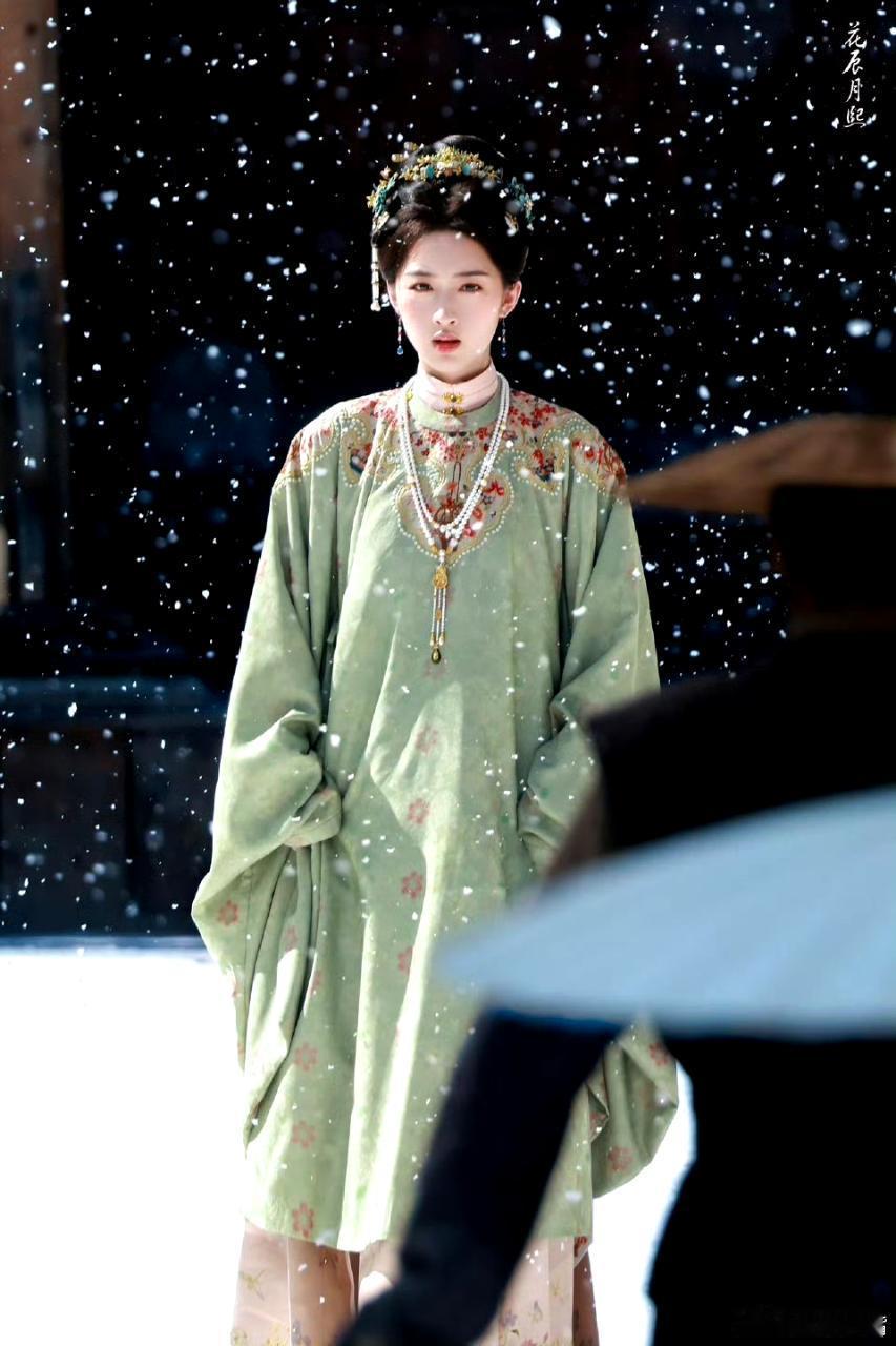 吃🍉郑晓龙翻拍《红楼梦》选角🍉：贾宝玉深度接触周奇，薛宝钗接触邓恩熙，王熙凤