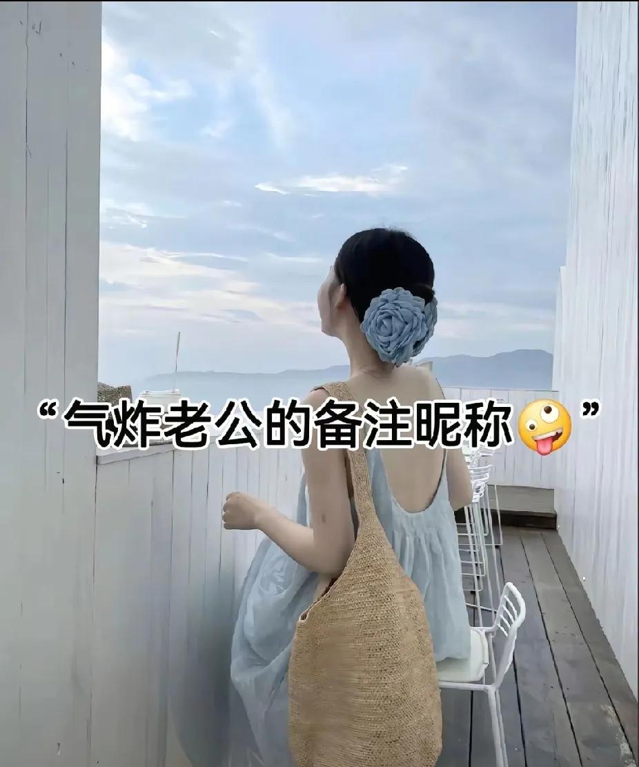 晚上躺床上，老公看了我一眼嫌弃的说：你看你也不知道减减肥肚子上五花八门的都是