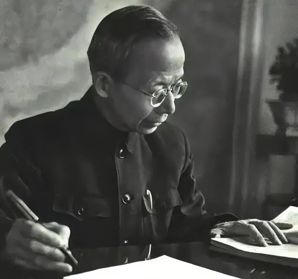 1918年，28岁竺可桢博士毕业，被女校长堵在家里。对方语出惊人：“你娶我妹妹，