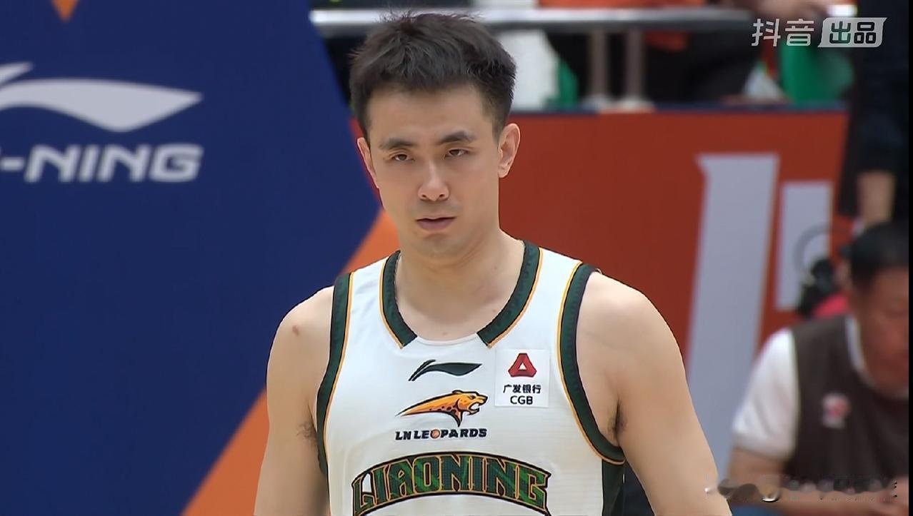 中国男篮巨星赵继伟真是深得郭士强教练的厚爱！今天据中国体育报报道，6月12日中国