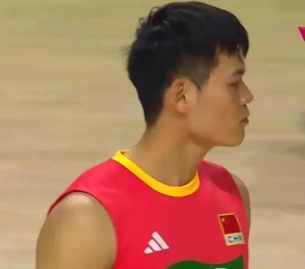 缺兵少将，技不如人，中国男排0-3溃败意大利，遭遇4连败！202