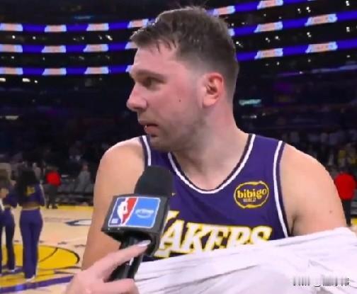 力挺老詹！东契奇谈老大哥詹姆斯：“不管勒布朗表现如何，他上了场，就有贡献。”