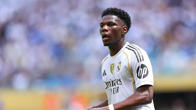 BBCSimonStone琼阿梅尼已经成为曼联正在关注的国际中场球员，球队希