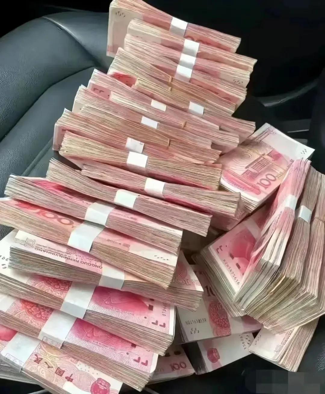 真心劝大家一句，眼下这行情，眼下黄金和原油蹭蹭往上涨，身边几个平时买菜