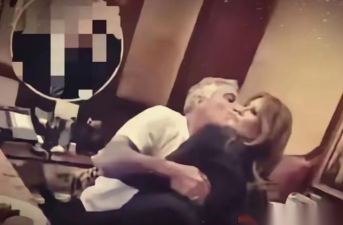 梅拉尼娅这次算是亲自给全世界演示了什么叫“史翠珊效应”，4月9号，这位平时极其低