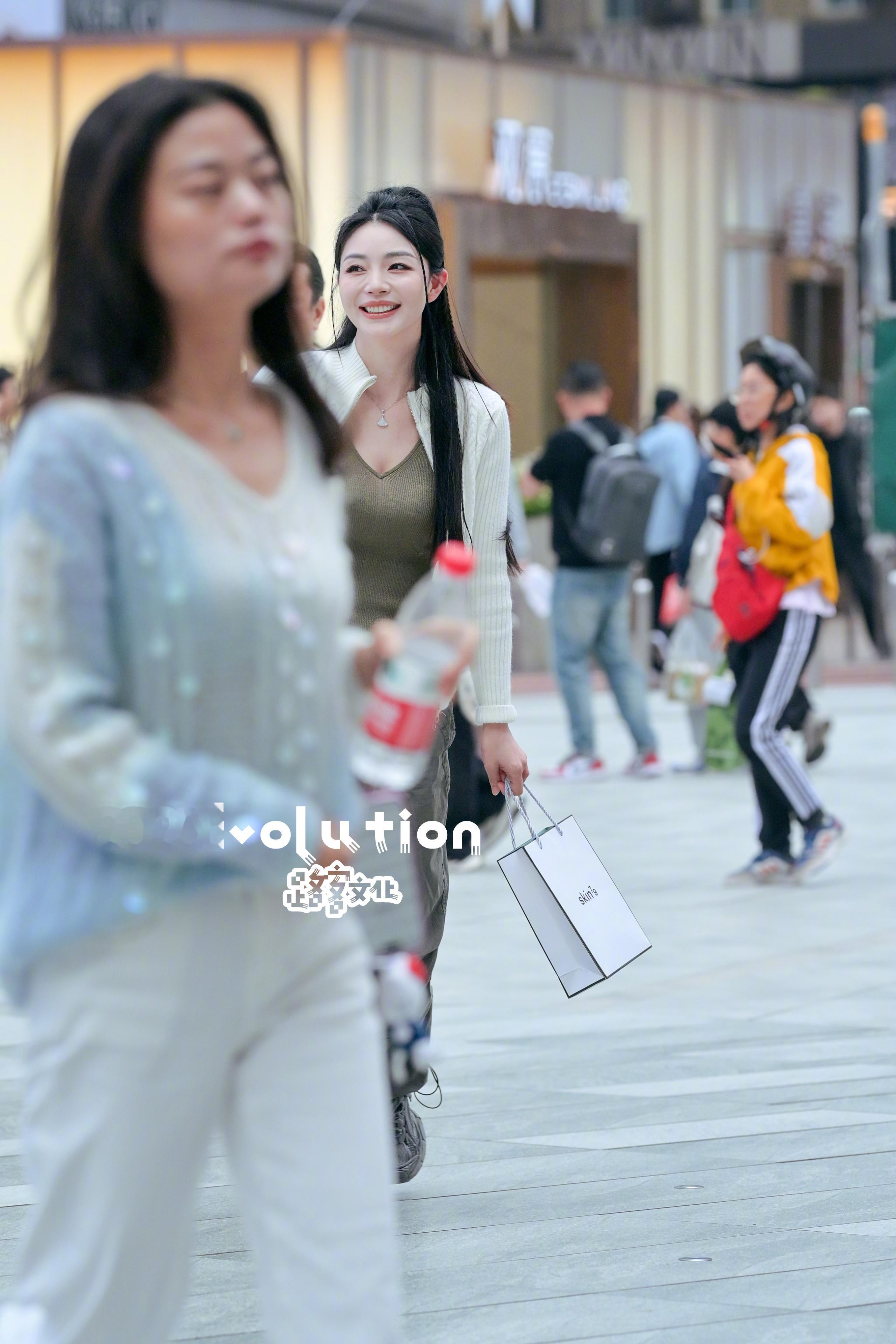 小姐姐的微笑好甜