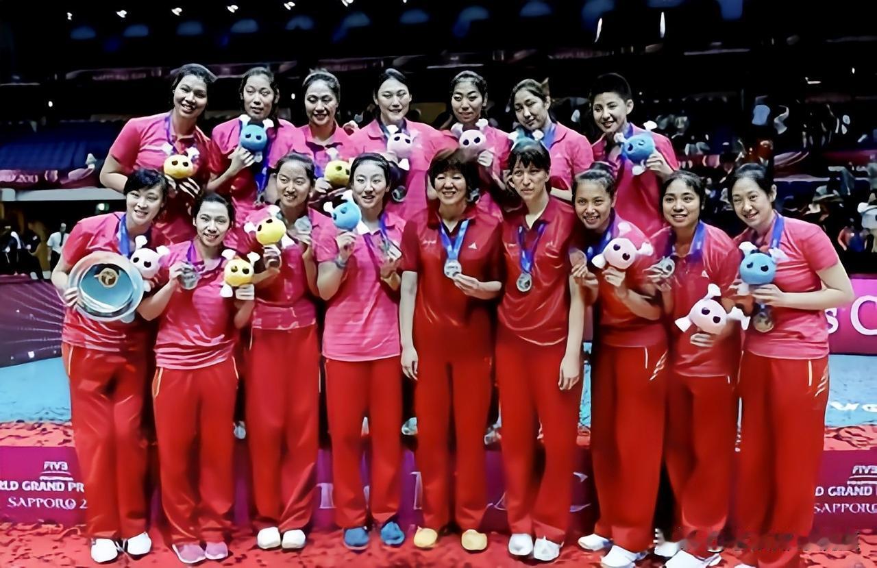 女排亚锦赛，中国女排2013年最差之第四与2026年之亚军的差别！2013年