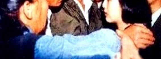 突然，她提出一要求：“取下避孕环！”警察经过慎重考虑后，回答说：“可以！”这姑