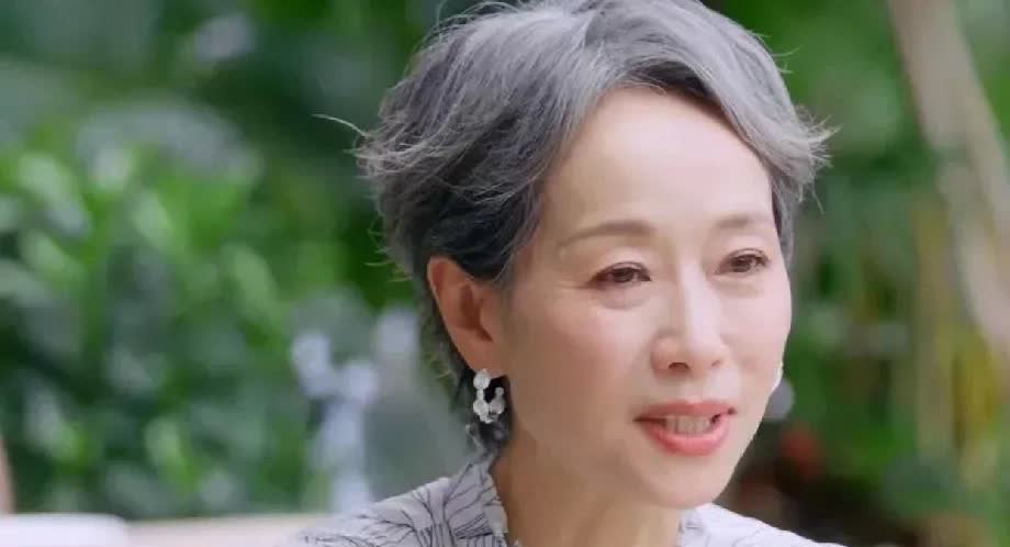 其实叶童没有结婚的必要，因为她不生儿育女，对陈国熹来说，也不是非娶不可。叶童聊起