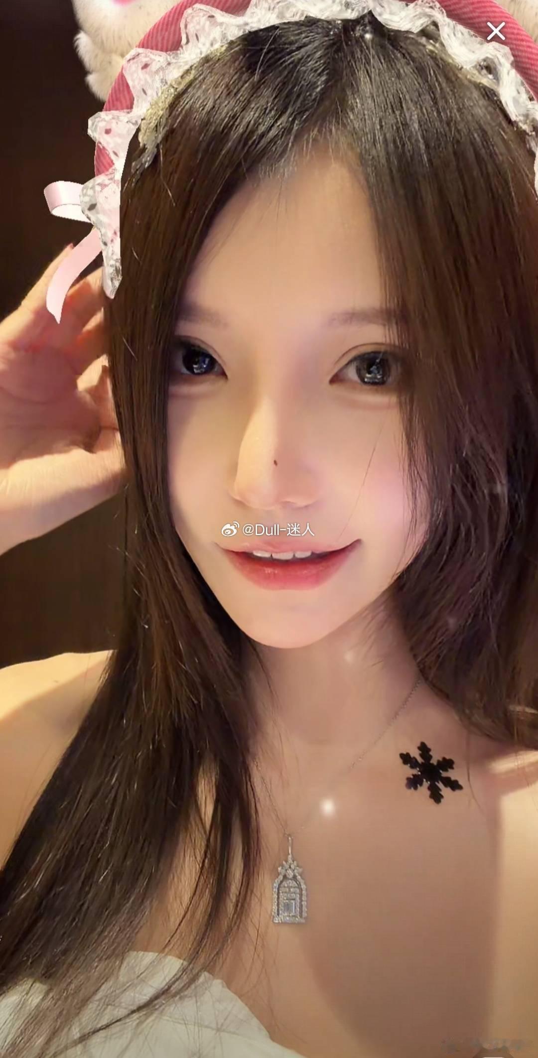 偷拿一下粉丝的直播截图祝自己生日嗨皮