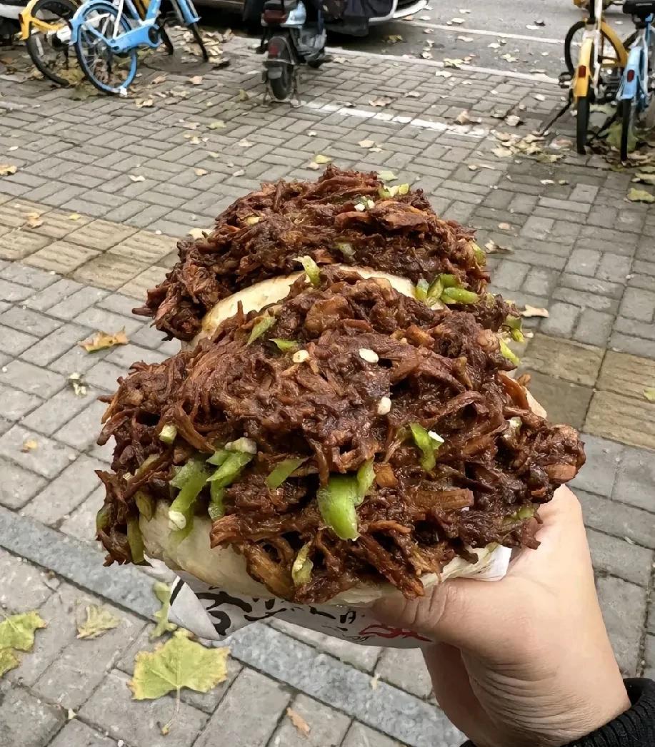 猜一下这个肉夹馍几块钱？