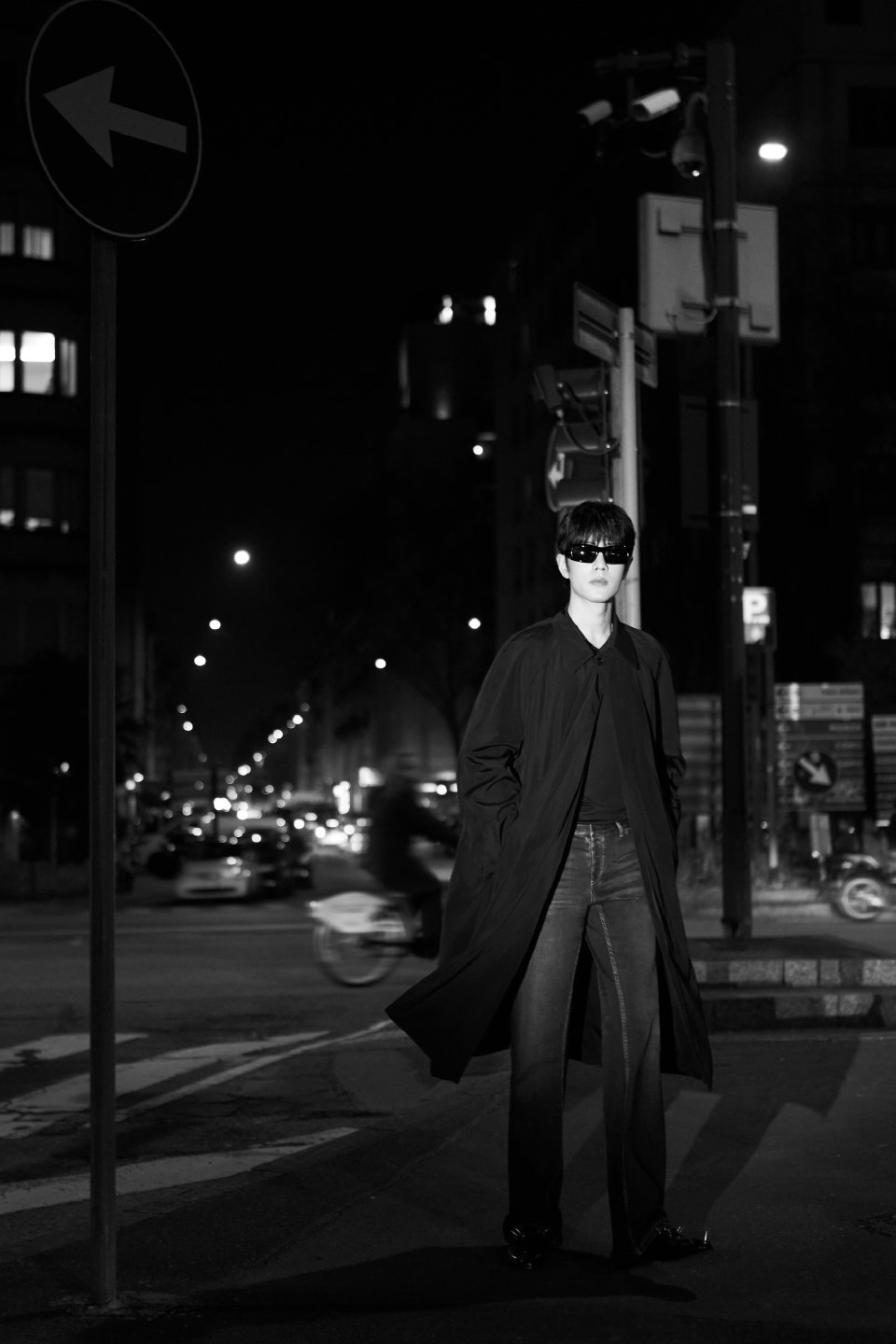 肖战xGucciPrimaveraGucci大秀看秀造型公开，行走于米兰