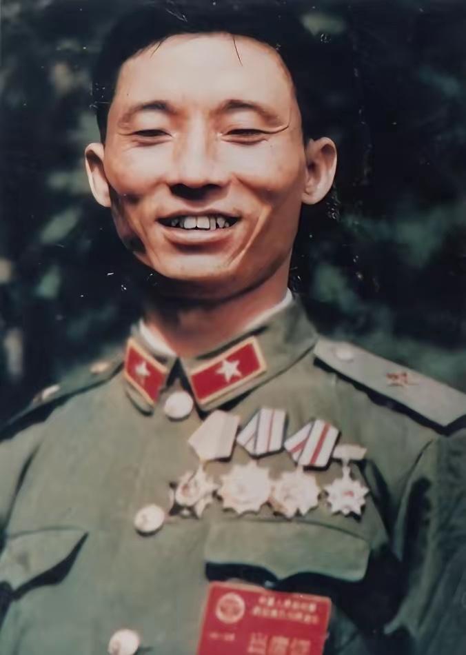 1978年底，26岁的副连长刘保健回家探亲，父母催婚催得急，他硬着头皮相