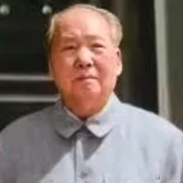 1975年，82岁的毛泽东询问华国锋，功德林等地是否还有国民党战犯。华国锋回复，