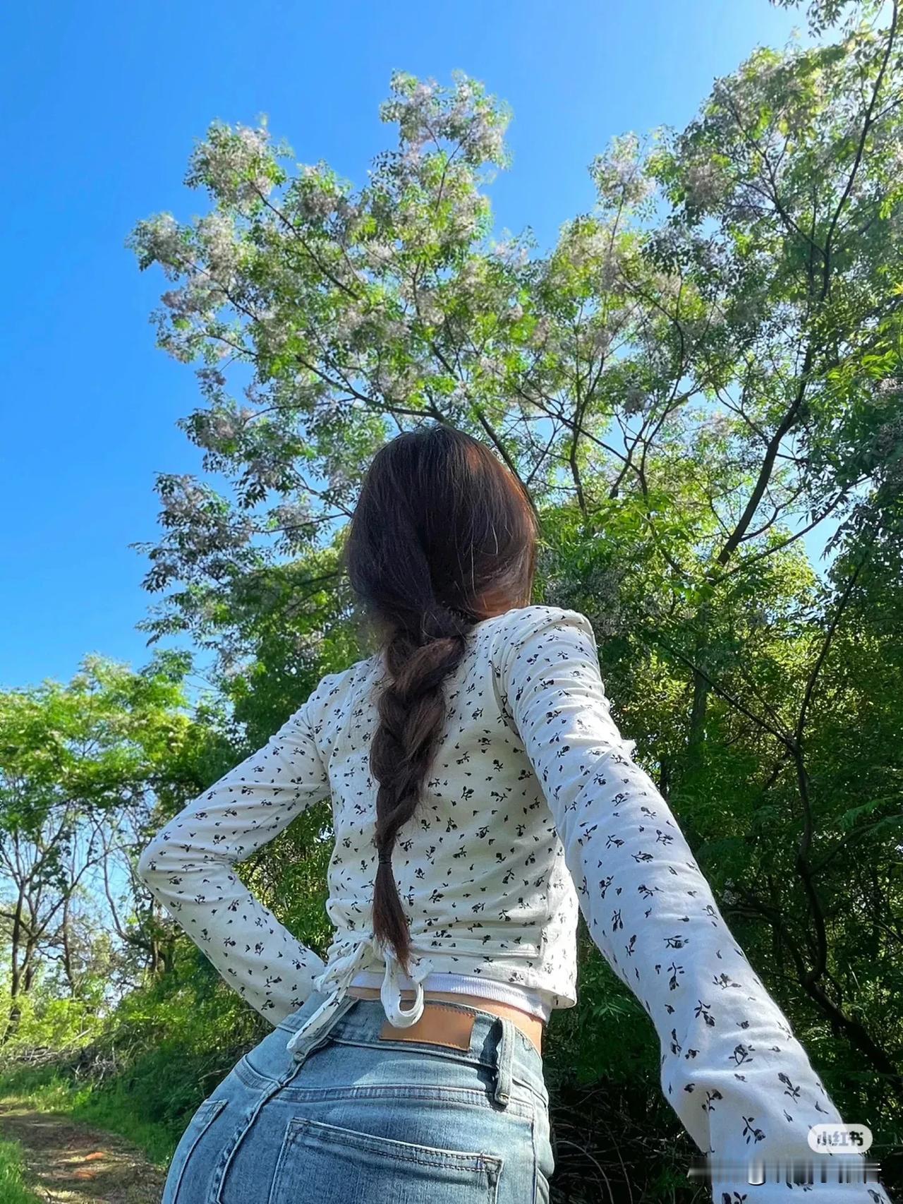 我悟了!!广角背影拍照原来这么简单最近刷到广角背影拍照好拉上闺蜜摄影师立马