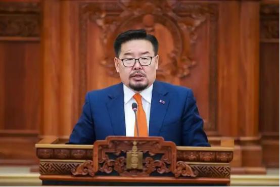 蒙古这回的转向是真真切切落到实处了，不是喊口号摆样子。 2025年6月，贡布