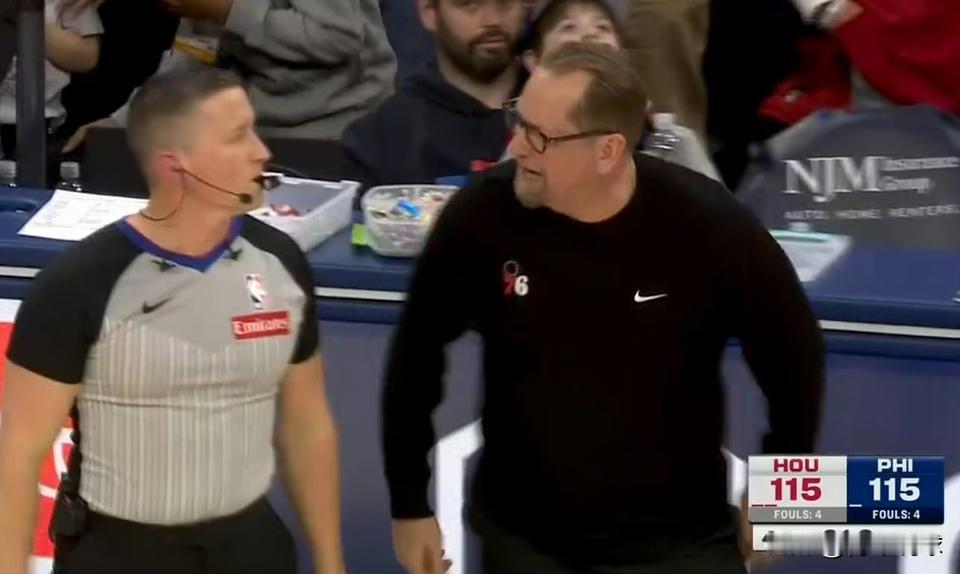 重大漏判！马克西绝杀被干扰球啊！今天76人主场对阵火箭的比赛，最后13.2秒