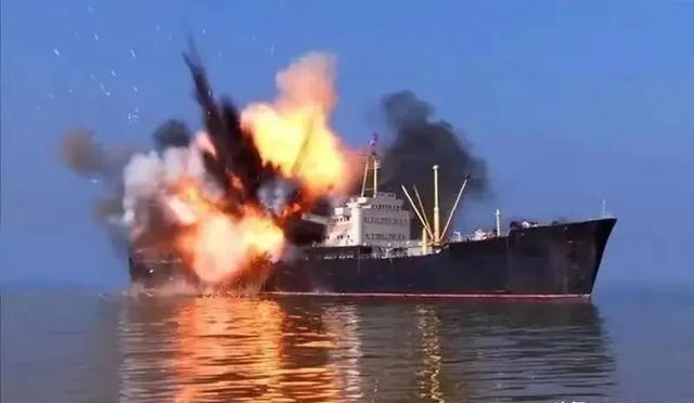 1941年，德国潜艇向苏联潜艇发射了一枚鱼雷后，正想大肆庆祝一番，哪知却突然结结