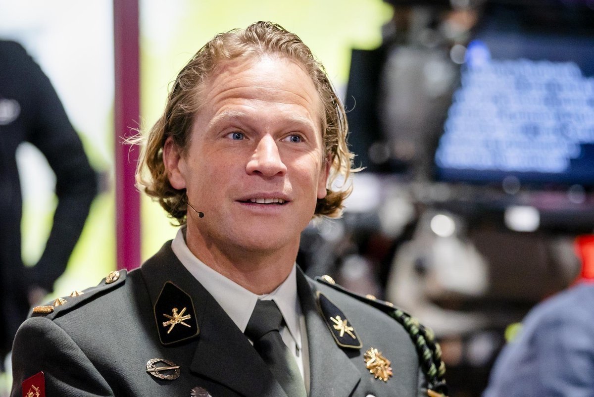 #荷兰官员称F35也能越狱#【荷兰国防部国务秘书：F-35战斗机和iPhone