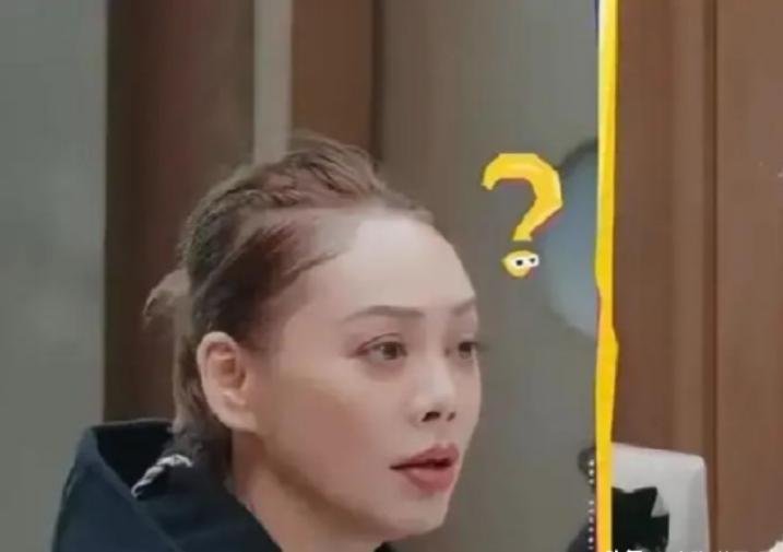 宁静当年在美国生完娃，没坐传统月子，直接冰水洗澡、出门吹风。十年后她上节目承认：