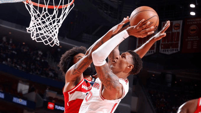 火箭官方: 小贾巴里-史密斯右膝肌腱病明日比赛出战成疑