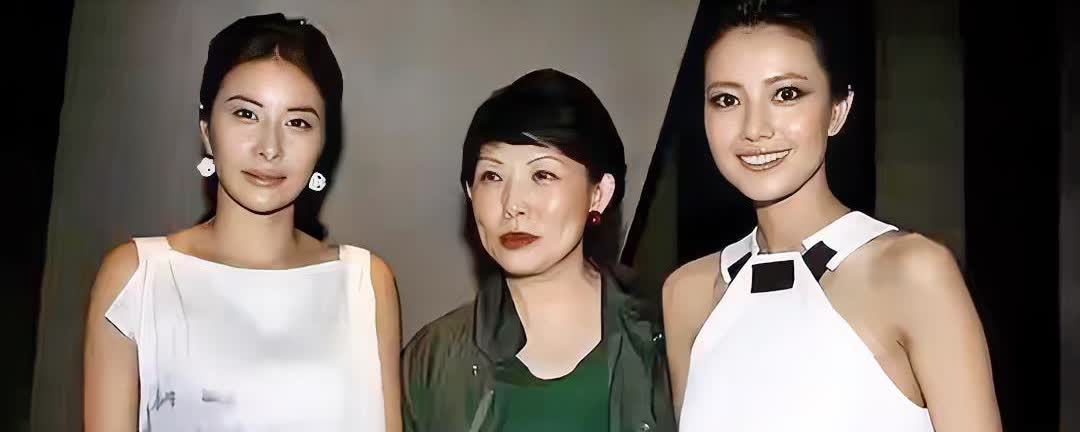 她是霍启刚初恋，霍启刚曾经说非她不娶，是郭晶晶不愿意提到的人。