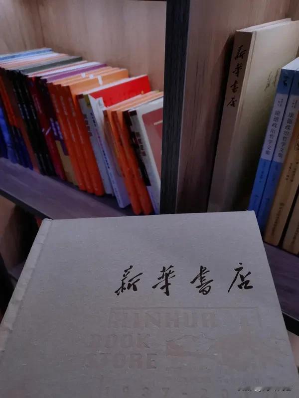 格律诗用平水韵还是用中华新韵?格律诗用平水韵或中华新韵(通韵)均可以，纯属习