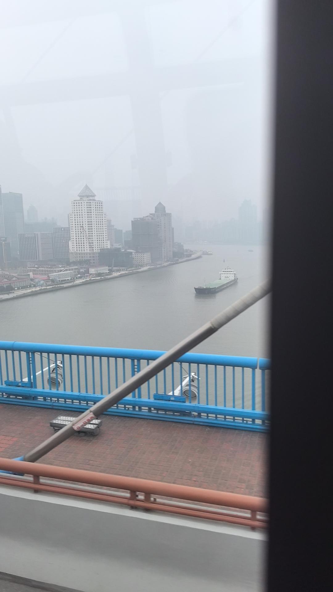 同事十年前患上宫颈癌。她做了手术，因为是发现早，没有放疗也没有化疗。手术后开开心