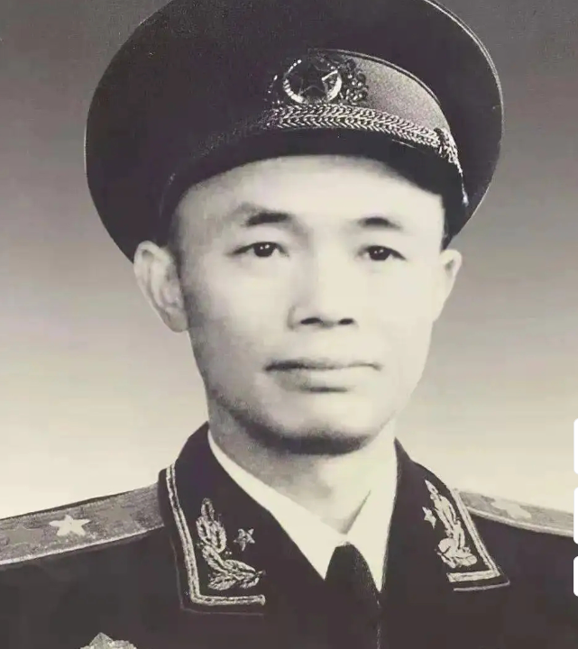 1980年，钟伟将被平反后，找黄克诚要他的老房子，黄克诚大骂：我看你是越老越糊涂