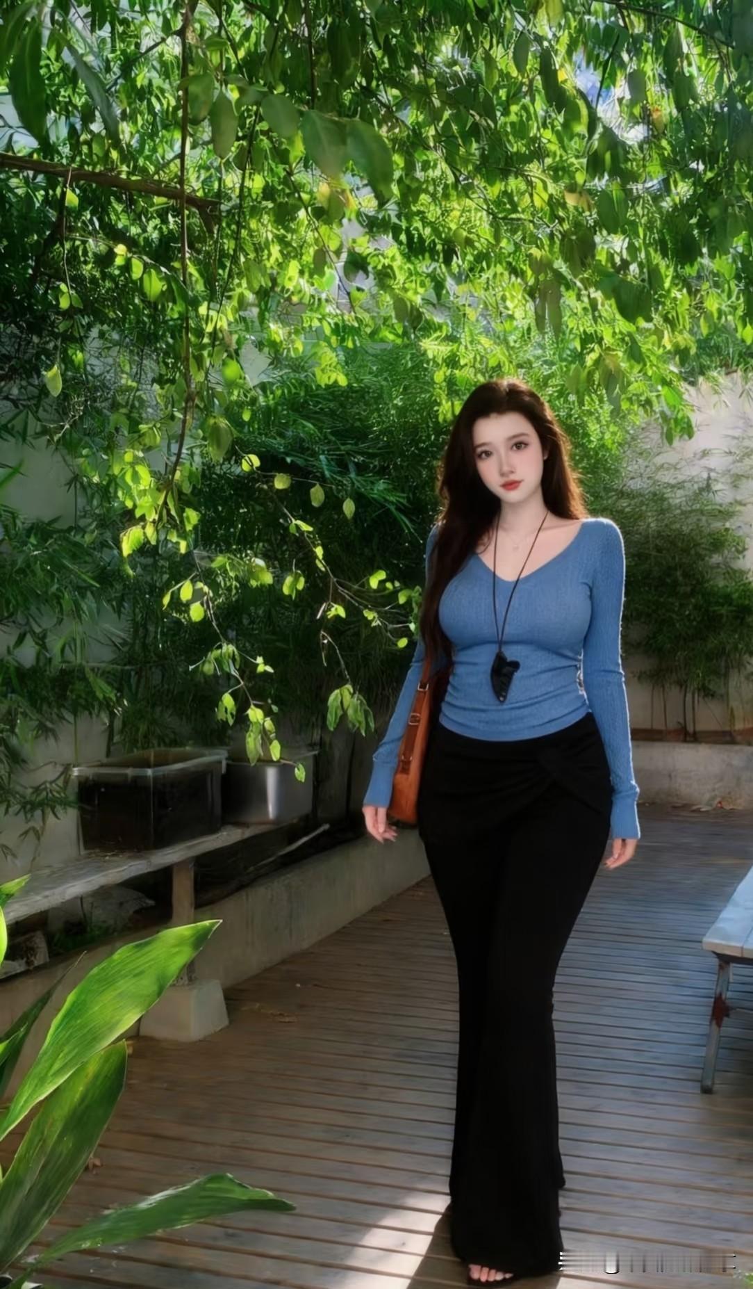 阳光明媚，绿荫如水，这样的日子简直是大自然的馈赠。今天出门，阳光暖暖地洒在身上