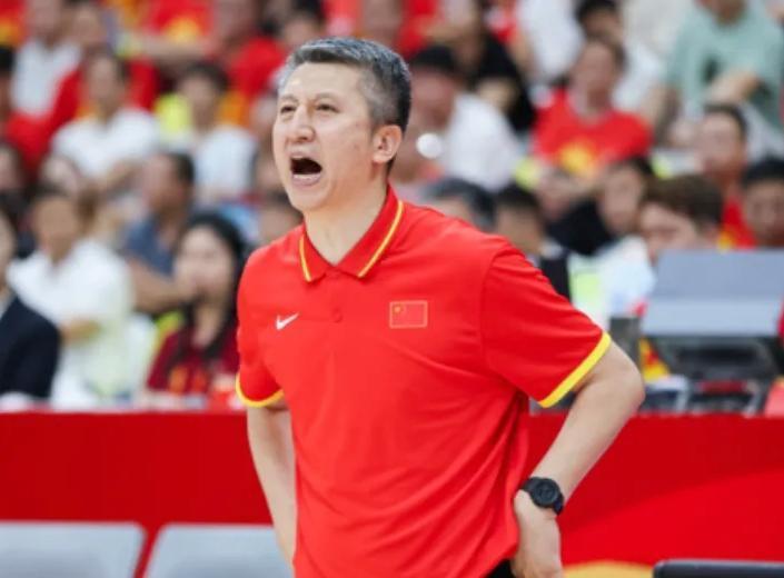漫长集训未见成效，郭士强执教能力引发球迷热议随着中国男篮热身赛不敌乌拉圭，