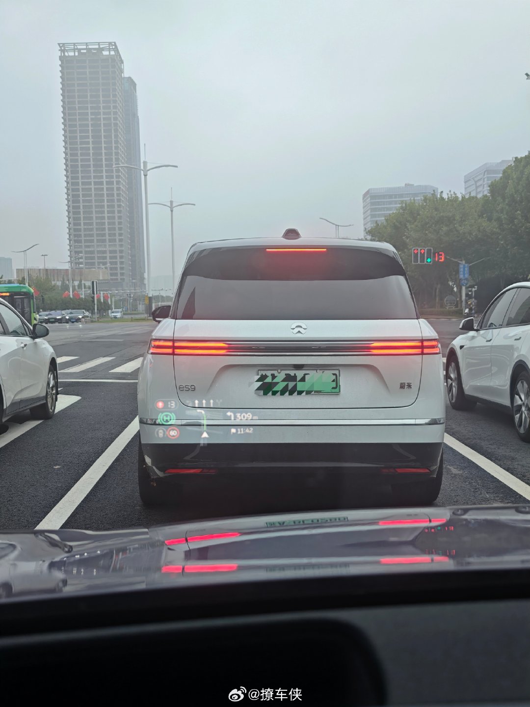 ES9的这个大屁股，真是丰满诱人啊[大笑]#蔚来es9#​