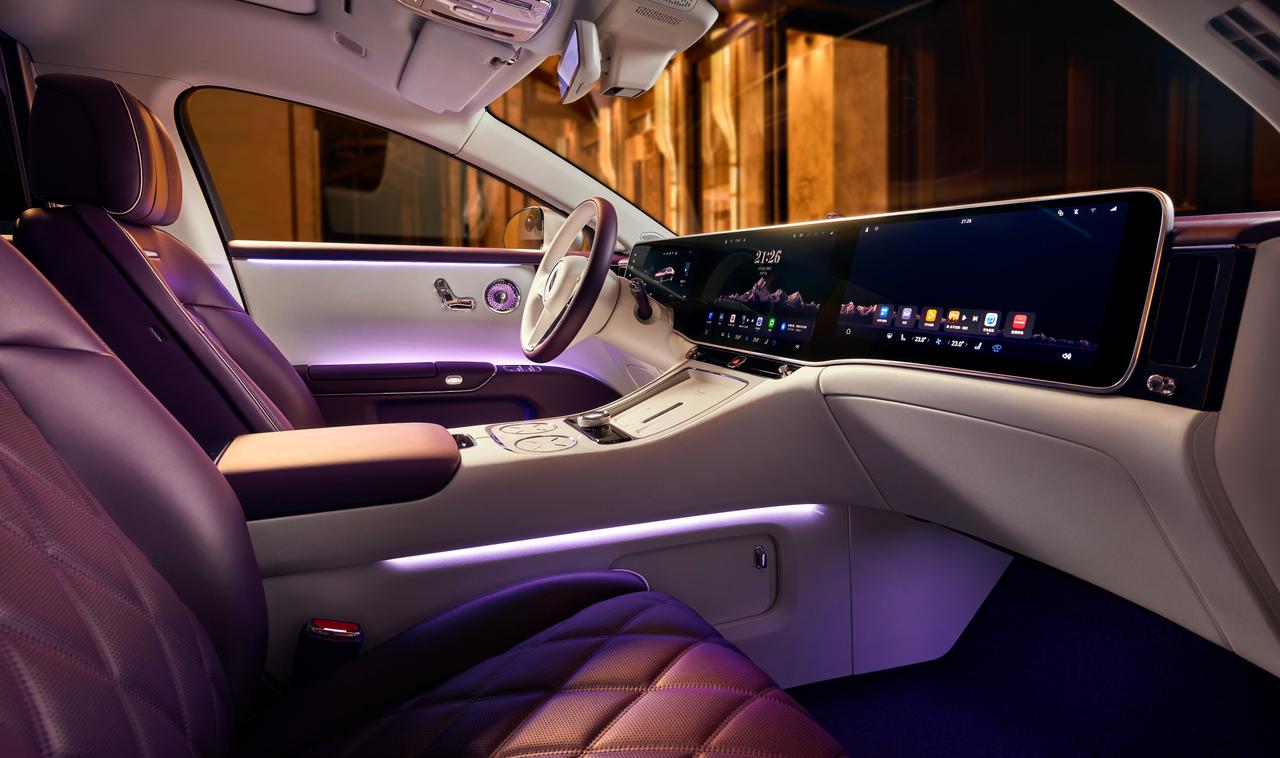 北京车展上余承东爆了尊界200万级的新车要说北京车展上最让人没想到的事，就是余