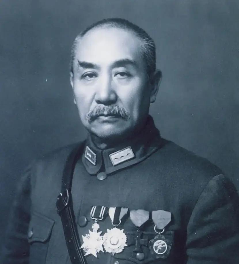 1949年，太原解放前，10个特务刚杀了一批地下党员，正在喝酒庆祝。可特务不知道