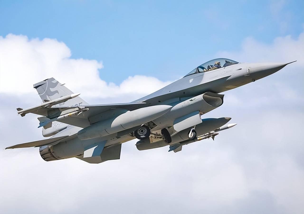 这个问题一定要高度重视！台空军获得了全新升级的F-16C/DBlock70战斗