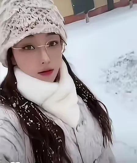 痛心！安徽36岁女卡车司机王迪，永远留在了新疆的风雪里。她是货运圈公认的“