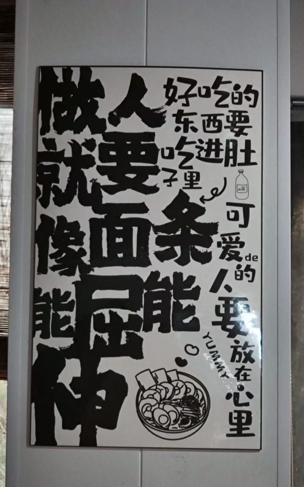 经常听到有的教师调侃，说学校里谁当校长和主任都一样。很多人认为做教育管理要比