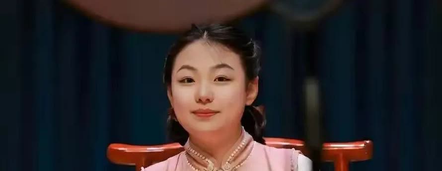 德云社唯一的女演员赵芸一迷失了自我？纯属胡说八道！一个年轻的女孩子爱美是天性，换