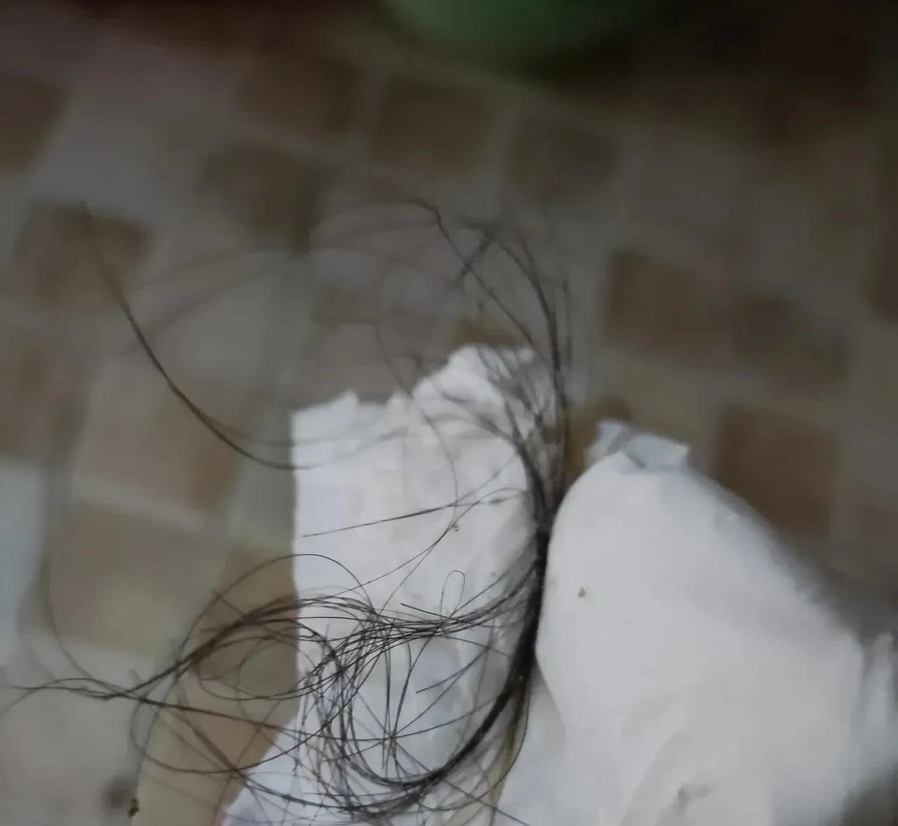 河北，一名女子的儿子在卫生间洗完澡后，她又进去上了个厕所，结果，她意外发现，卫生