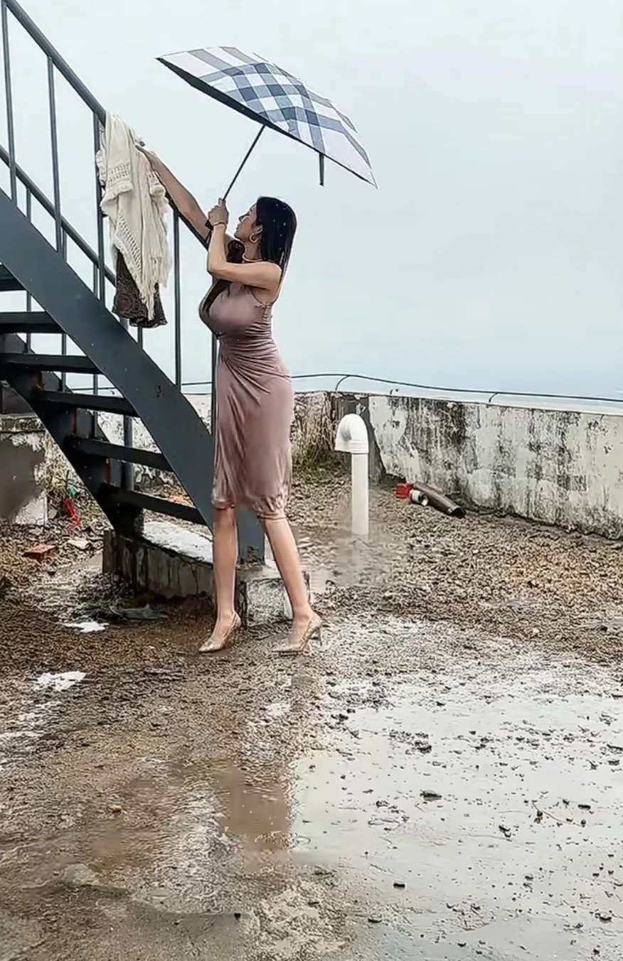 犹豫一秒都是对雨伞的不尊重