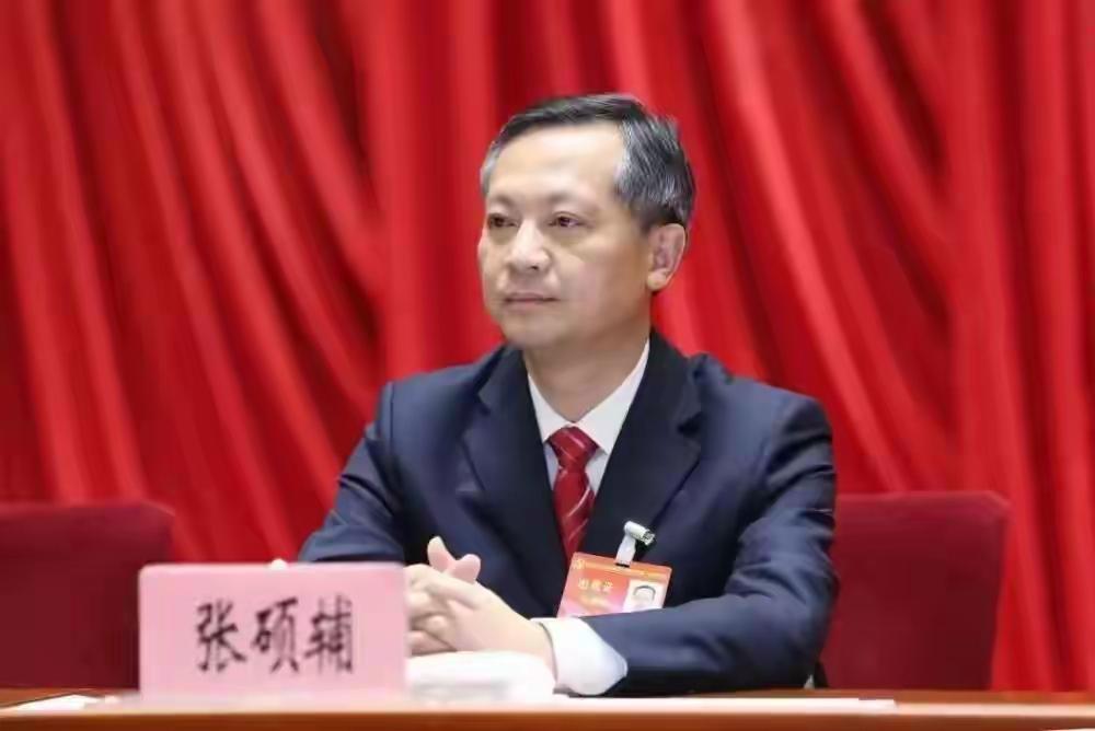 张硕辅被查，说明了几个问题？1.不是退下来就没事了。他2021年就退下