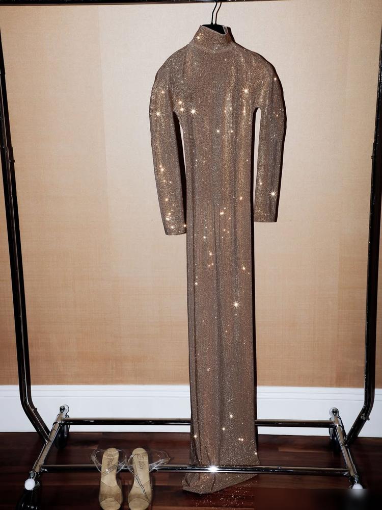 45岁金卡戴珊新脸：一夜老30岁！你的手机屏幕，被金卡戴珊的新脸吓到弹开。