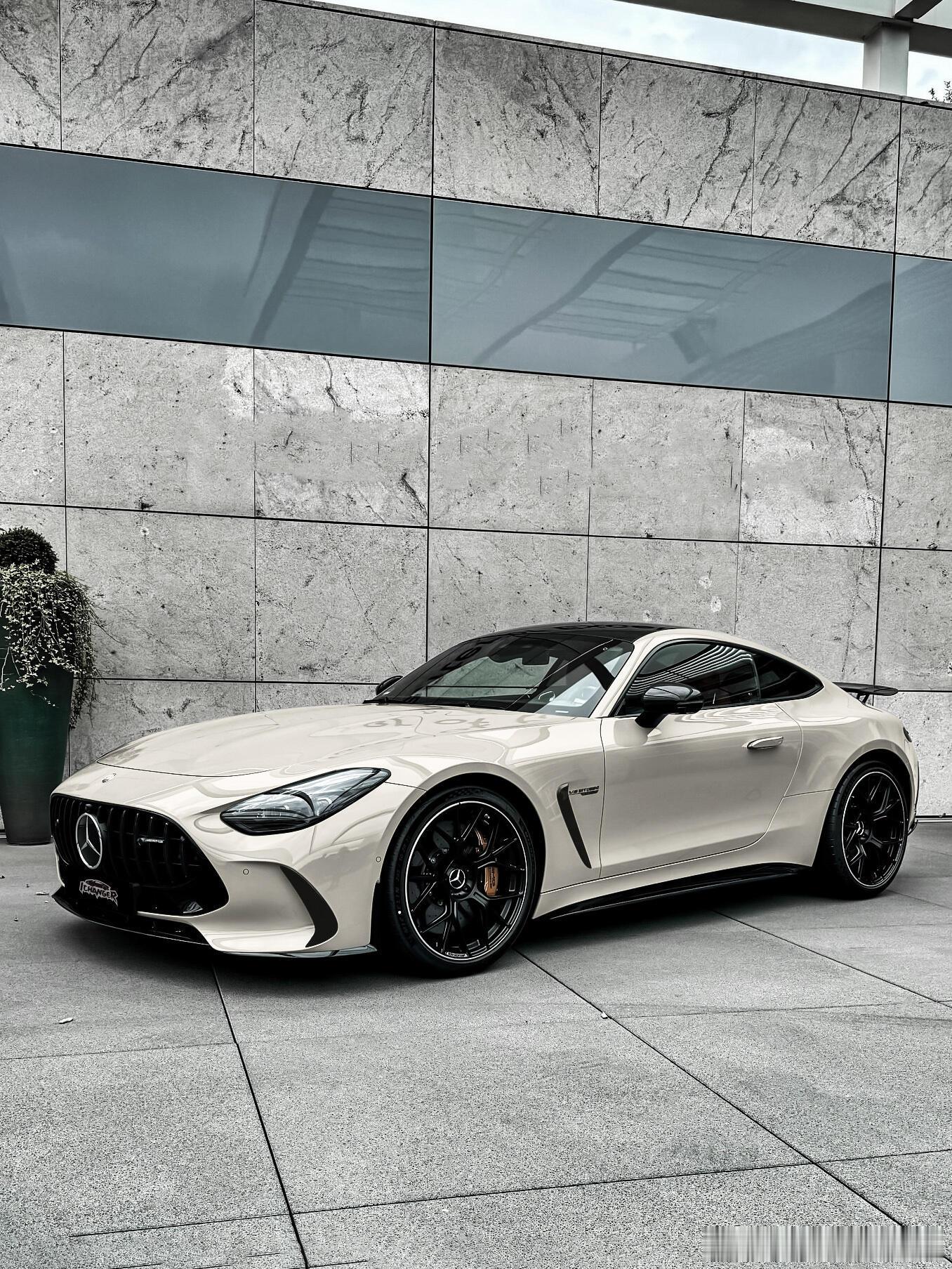 低饱和度玄米茶棕！！！这配色也太太太优雅了吧！！和奔驰绝配！实车真的好好看低调优