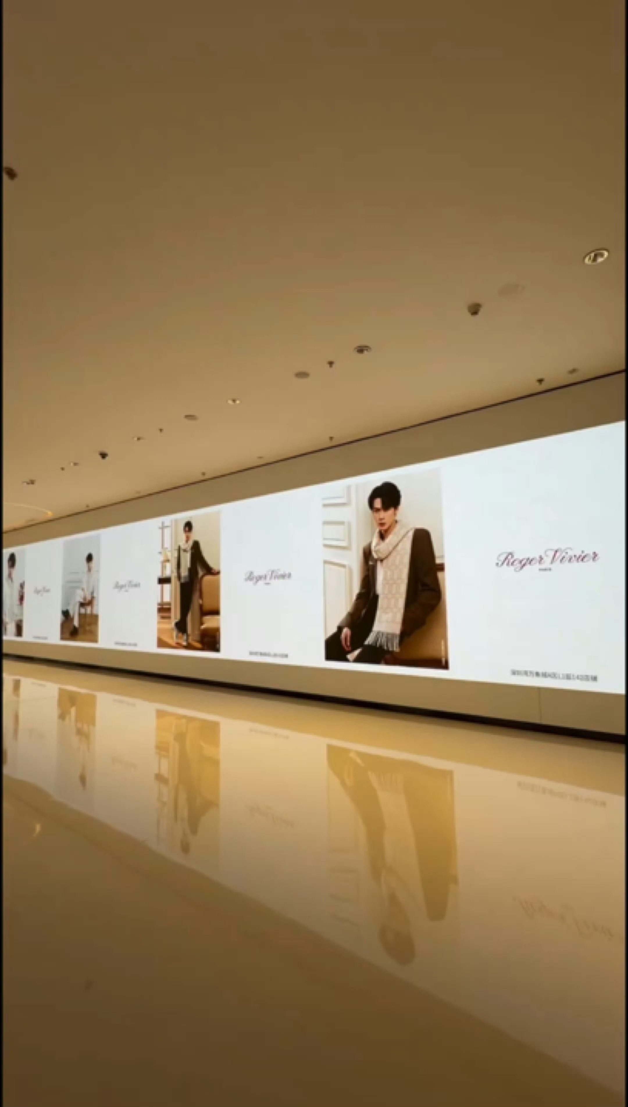 檀健次只有两部待播作品了檀健次RV深圳湾巨屏排面，品牌霸霸好宠代言人，这么优秀的