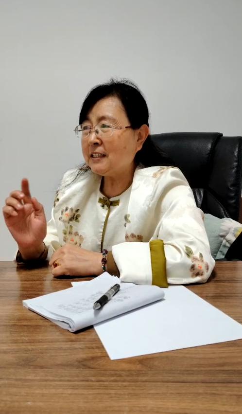 大家好，我是中医世家传承人刘秋峰，专注于治疗反流性食管炎40年，今天不讲枯燥的医
