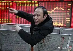 一个福建散户盯上了中远海控，在15.8元的位置吃进40000股，前前后后投进去6