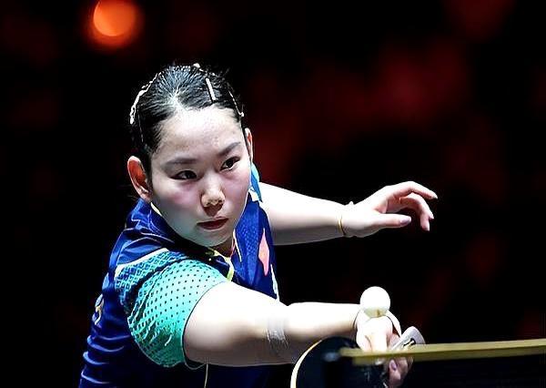 下午看了何卓佳跟早田希娜的这场焦点战，心里其实挺不是滋味的。大家都知道，孙颖莎