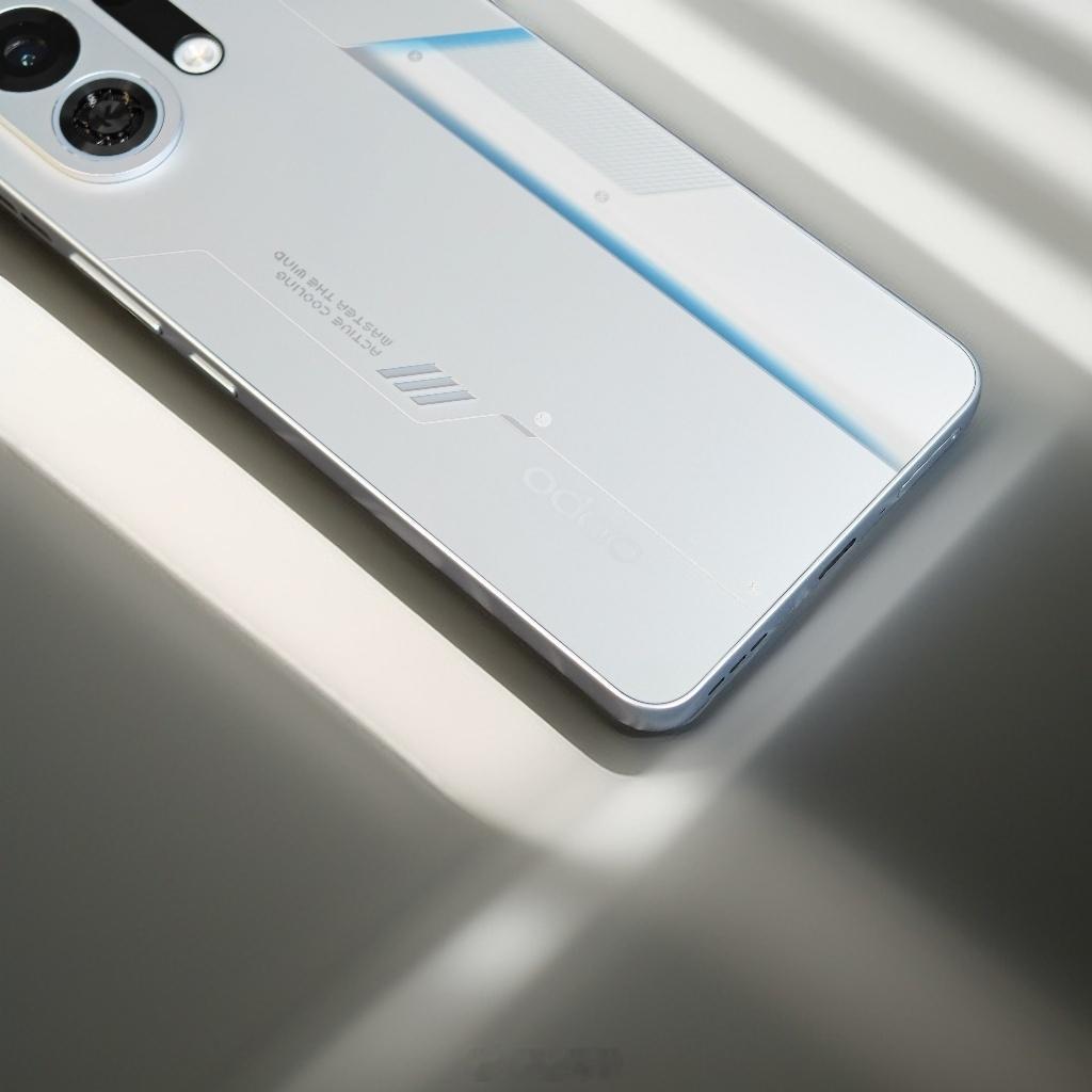 OPPOK13TurboPro随拍拍两张图意思一下这个风扇，威力太强了[拳