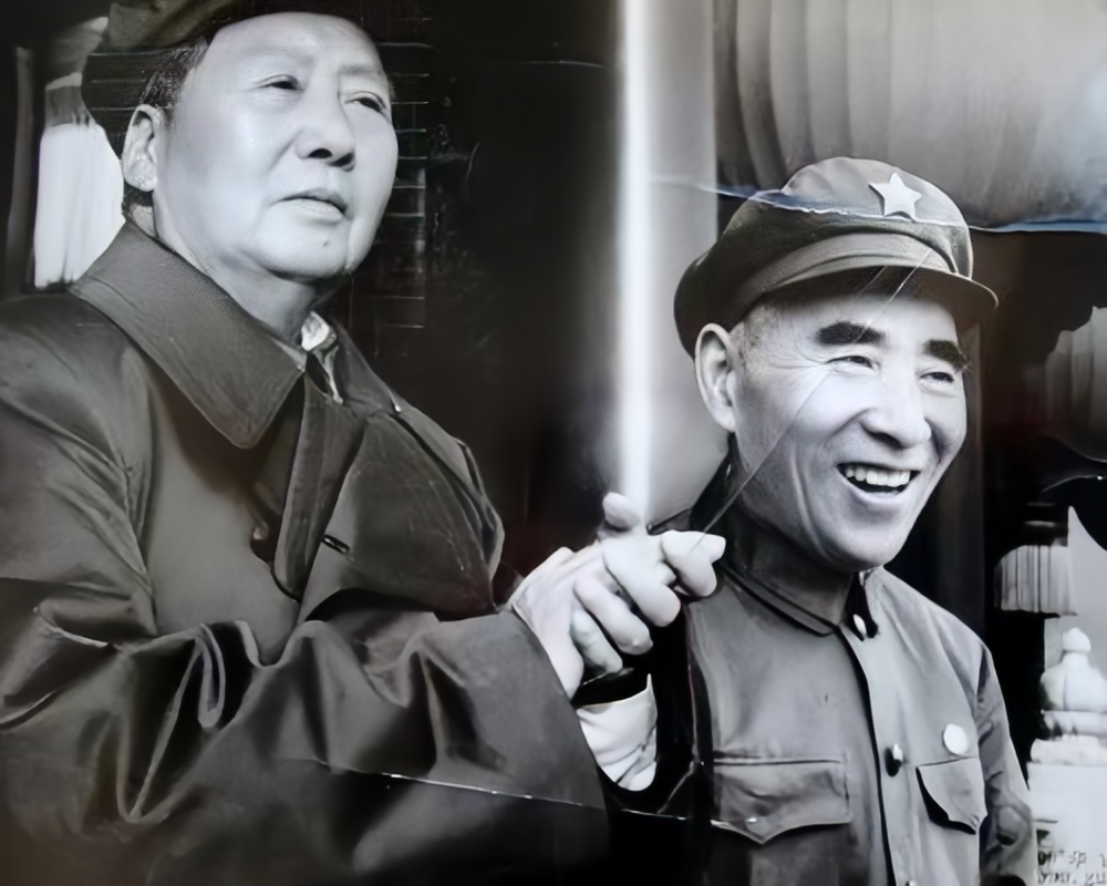 林彪的飞机外逃30多分钟后，空军司令吴法宪才给汪东兴打电话，请示要不要派歼击机拦